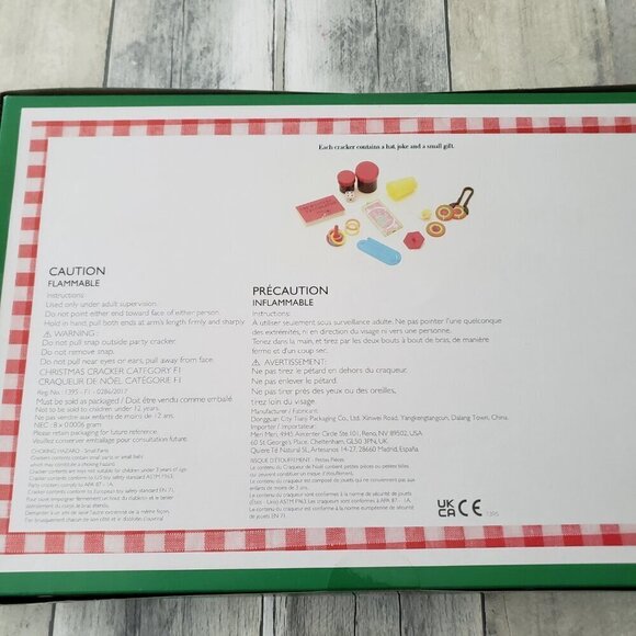 NWT Meri Meri Santa & Reindeer 8 Embellished Festive Holiday Christmas Crackers - Picture 3 of 3